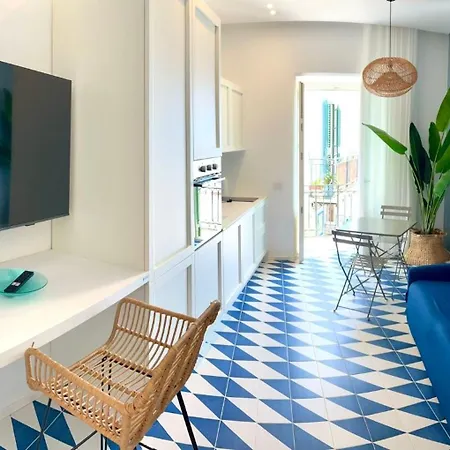 Marina Palace & Terrace Apartment