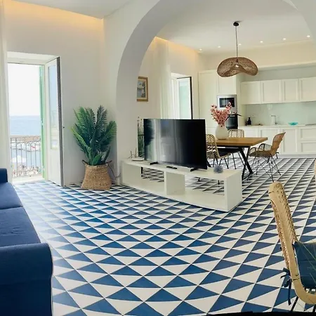 Marina Palace & Terrace Apartment