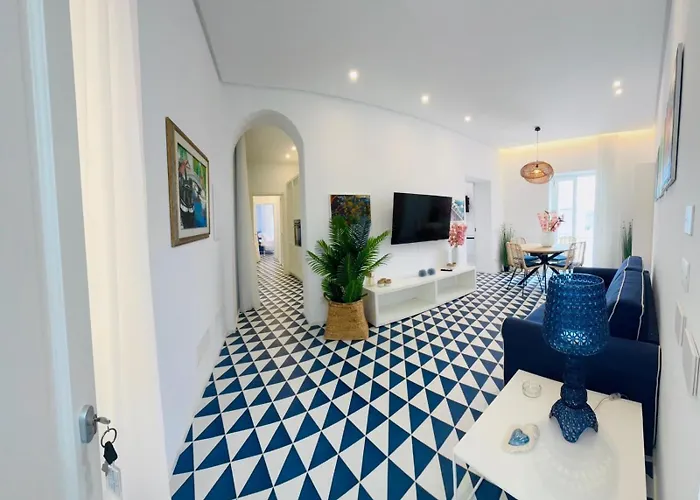 Marina Palace & Terrace Apartment