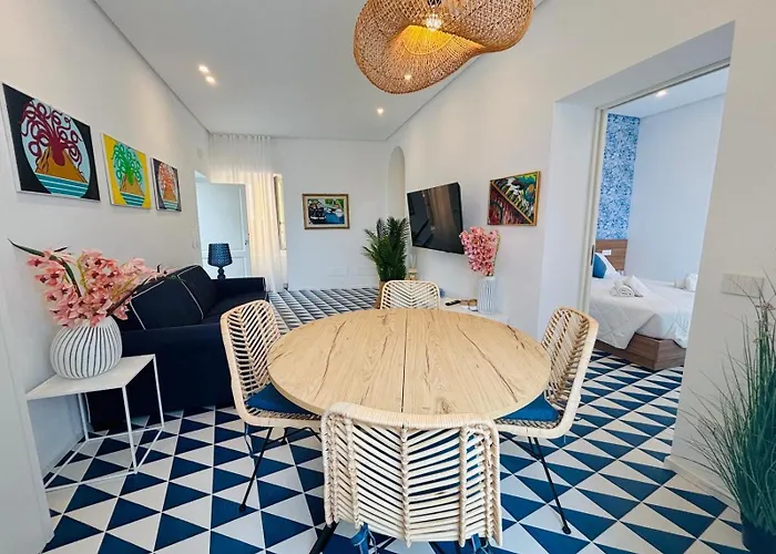 Marina Palace & Terrace リーパリ