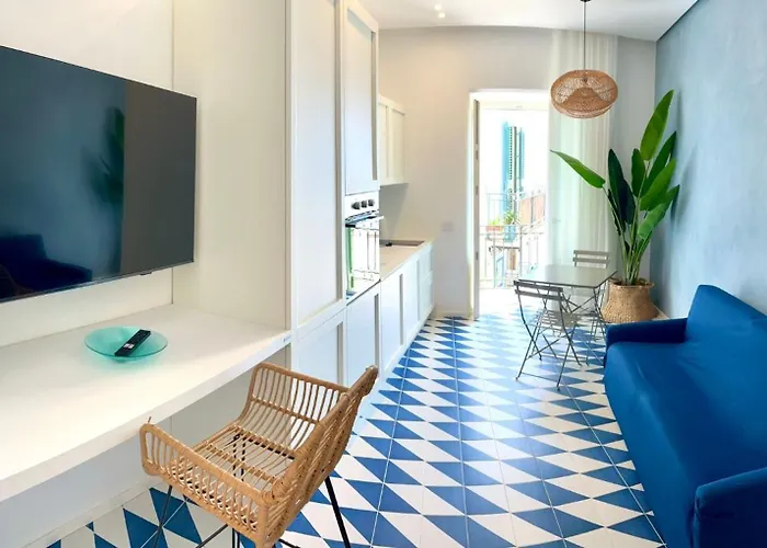 Marina Palace & Terrace Apartment