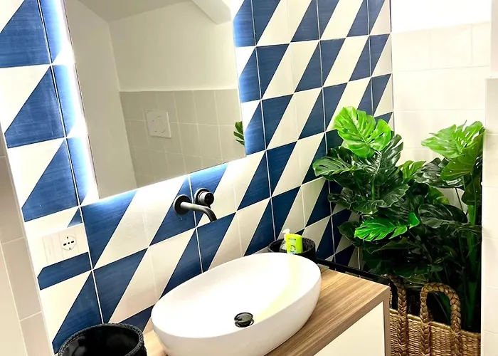 Marina Palace & Terrace Apartment *