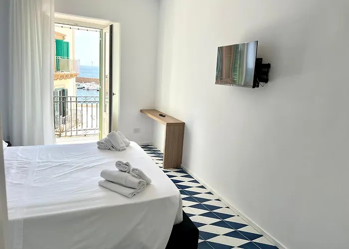 Marina Palace & Terrace Apartment